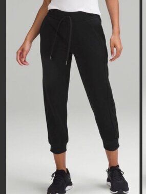 Lululemon Scuba High-Rise Cropped Jogger Solid Black Size Woman's 2
